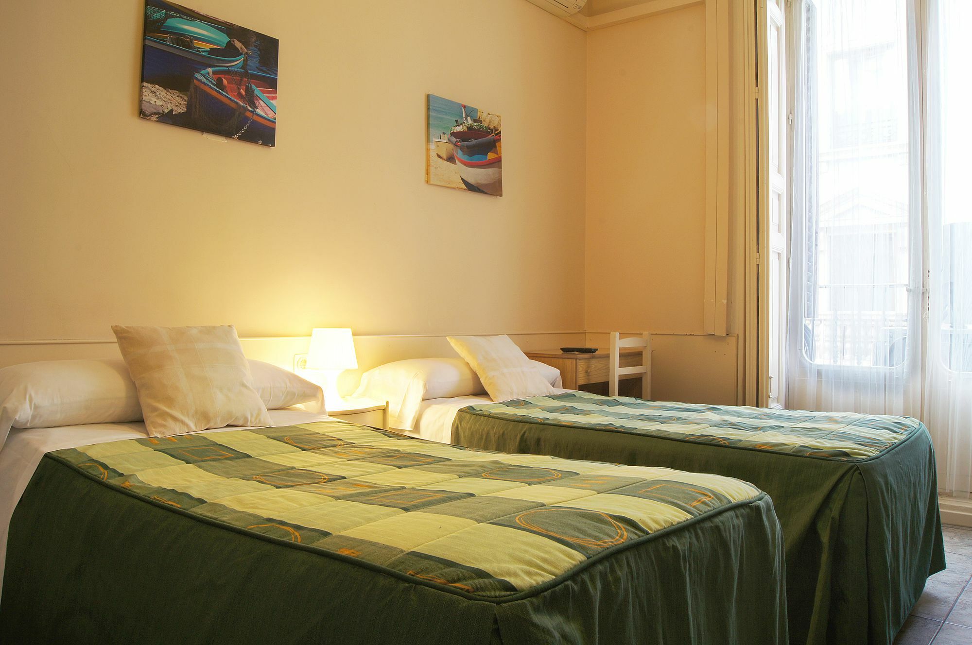 Hostal Alistana Madri Exterior foto
